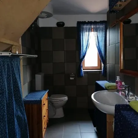 Julianna Nyaralo Tatil Evi Csopak