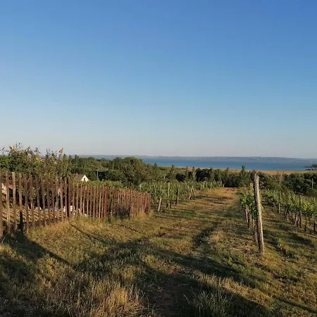 Julianna Nyaralo Tatil Evi *