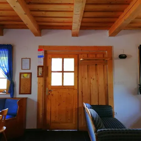 Julianna Nyaralo Tatil Evi Csopak